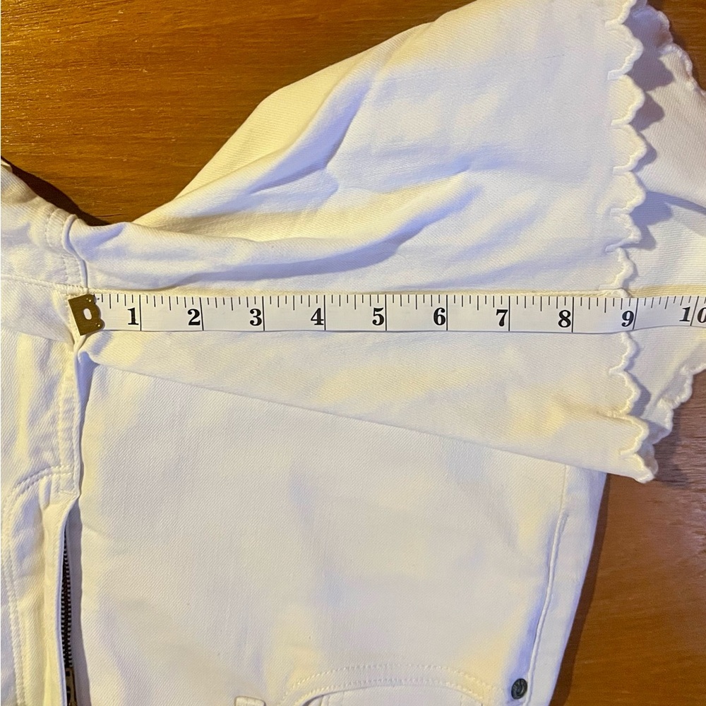 NYDJ Scallop hem Ella shorts 6 PERFECT - Picture 9 of 9